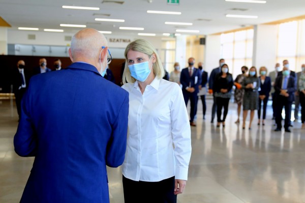 Click to zoom the picture.